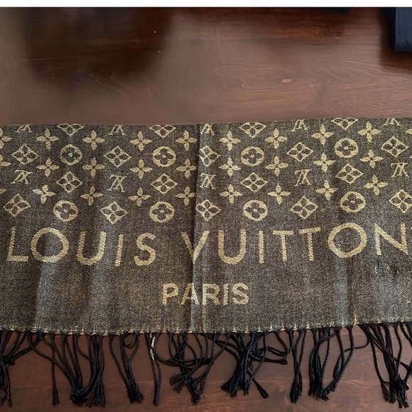 Louis Vuitton Scarf - Picture 2 of 2